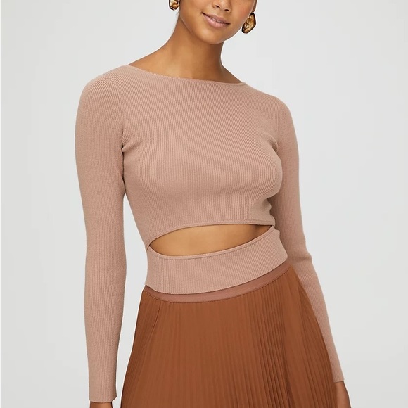 Wilfred Yacine Longsleeve
Long-sleeve peek-a-boo knit top - Picture 2 of 5